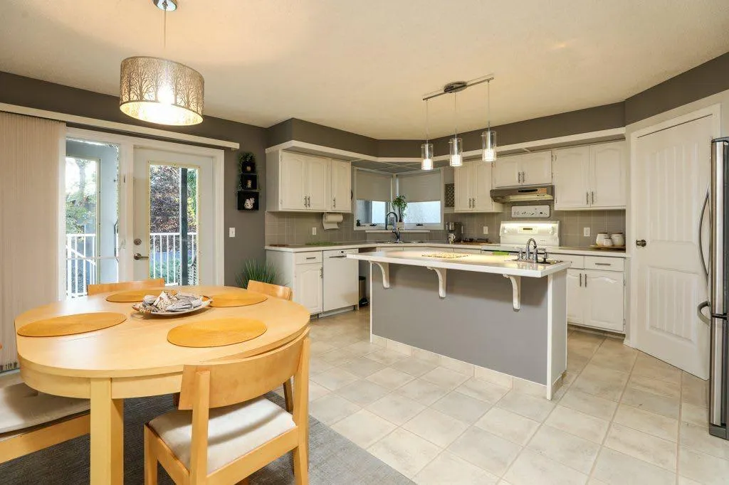 43 Sherwood Boulevard W