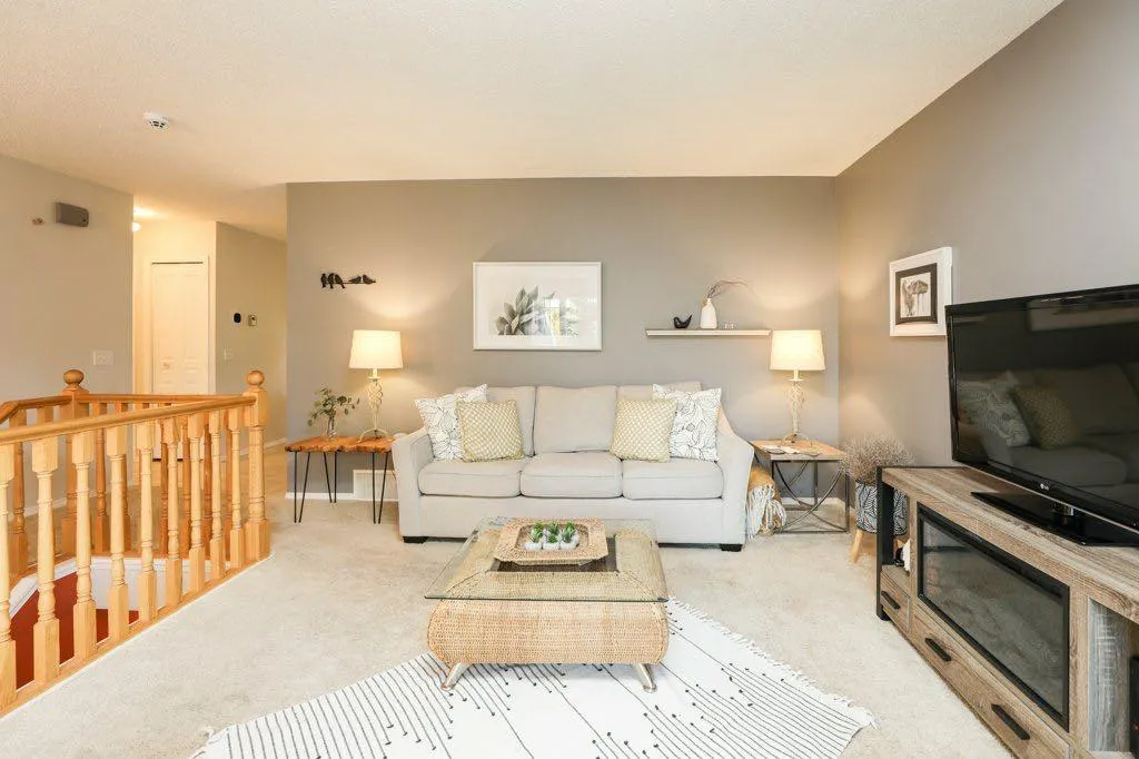 43 Sherwood Boulevard W