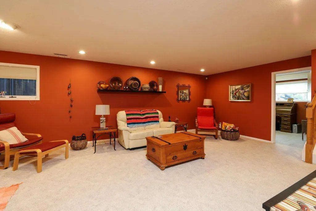 43 Sherwood Boulevard W
