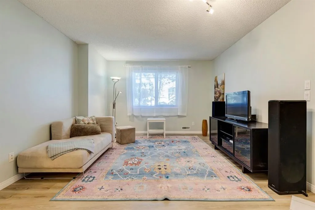 19 Sunlake Gardens SE