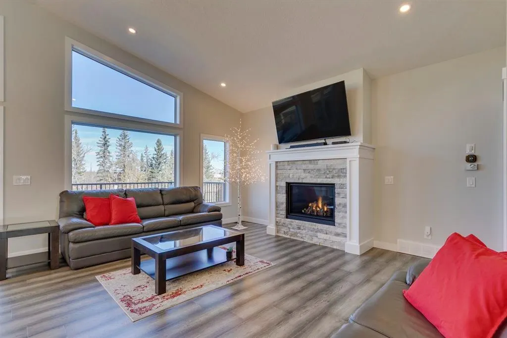 154 Riverwood Crescent SW
