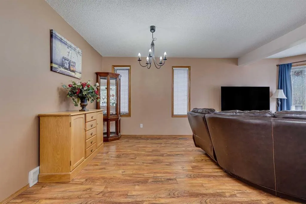 399 Sunlake Road SE