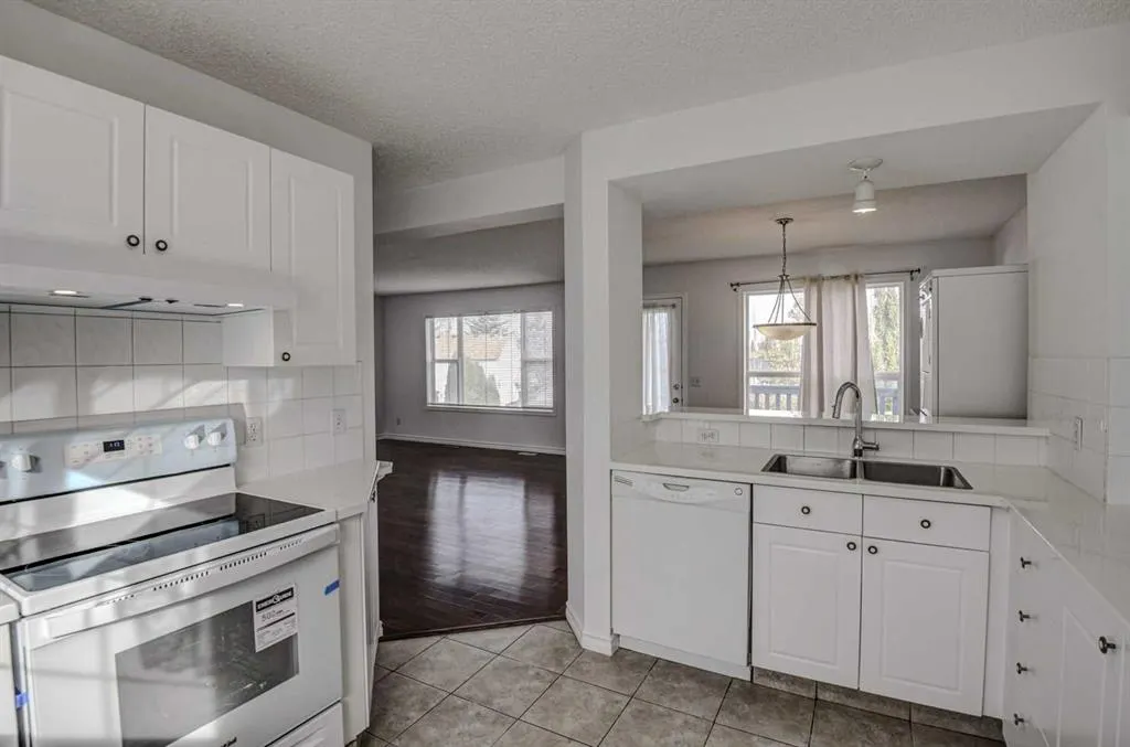 217 Somerside Close SW