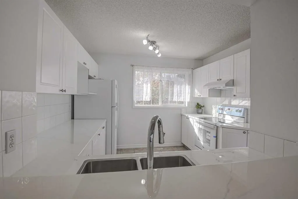 217 Somerside Close SW