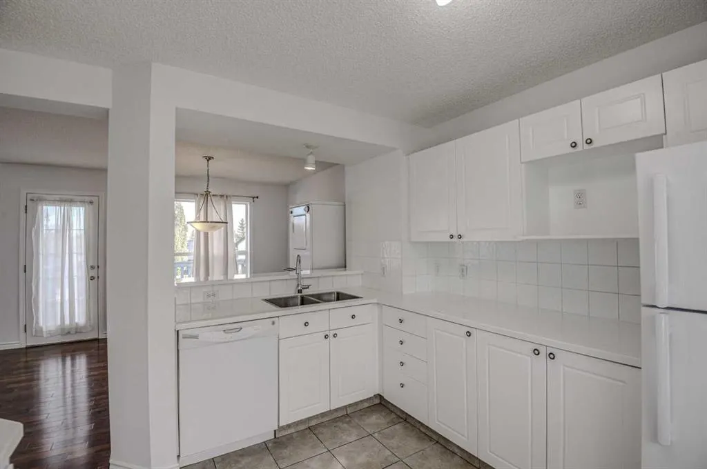 217 Somerside Close SW