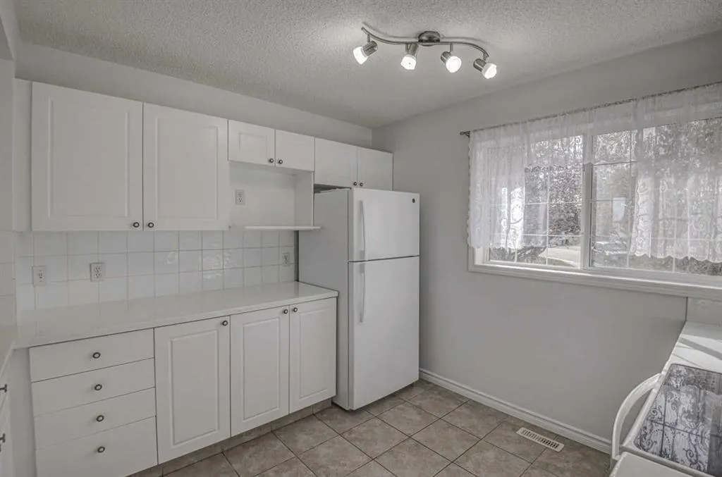 217 Somerside Close SW