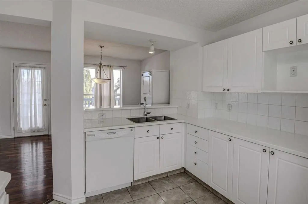 217 Somerside Close SW