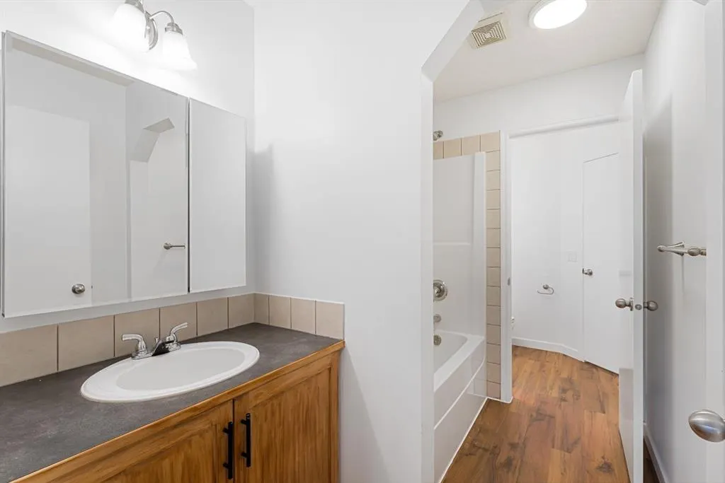 203 Prestwick Heights SE