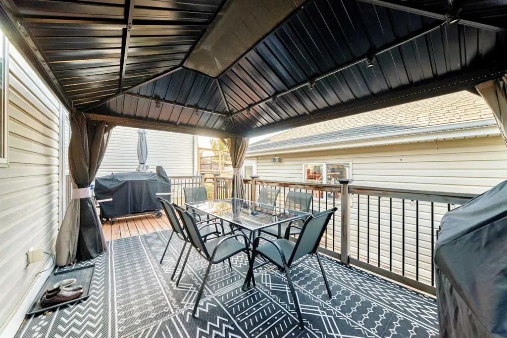 202 Copperfield Grove SE