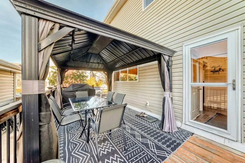 202 Copperfield Grove SE