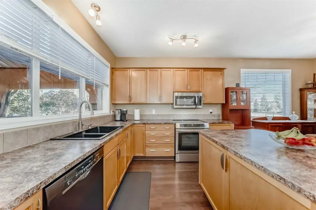 202 Copperfield Grove SE