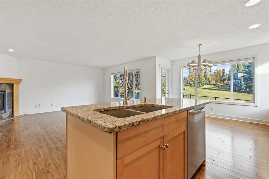 7936 Springbank Boulevard SW