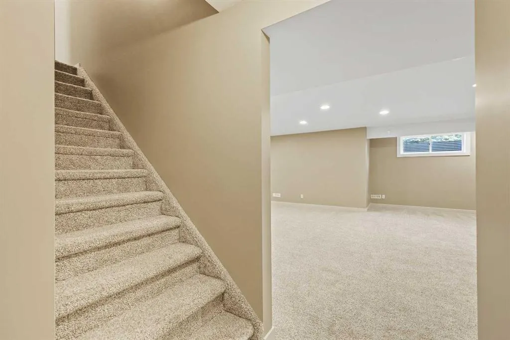 7936 Springbank Boulevard SW