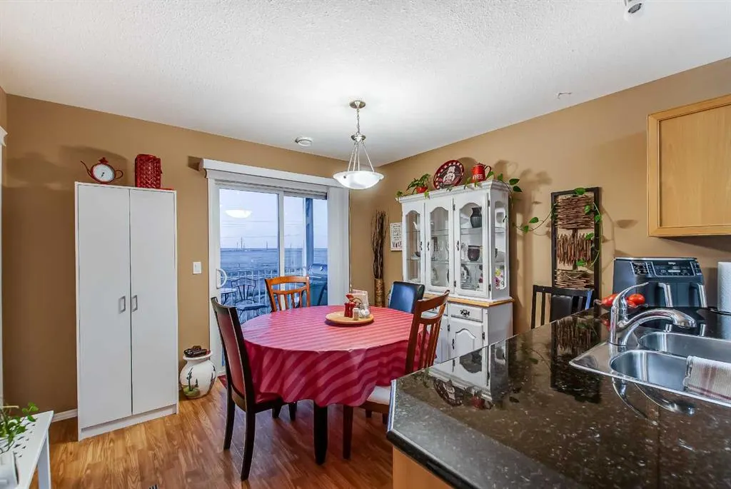 208 Northlands Pointe NE