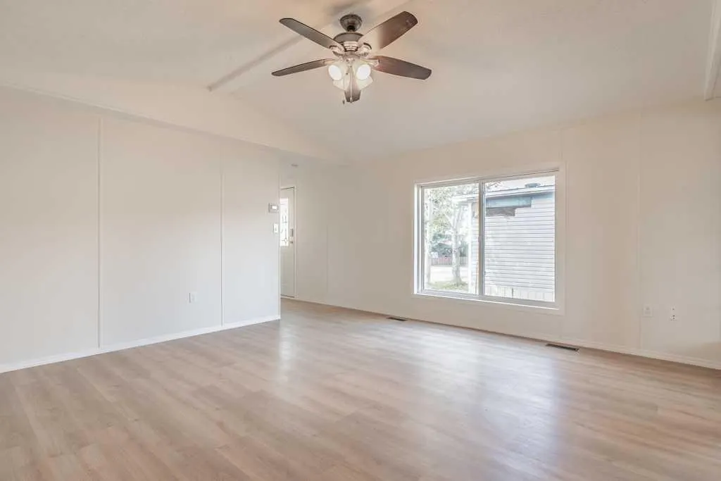 37 Lake Stafford Crescent