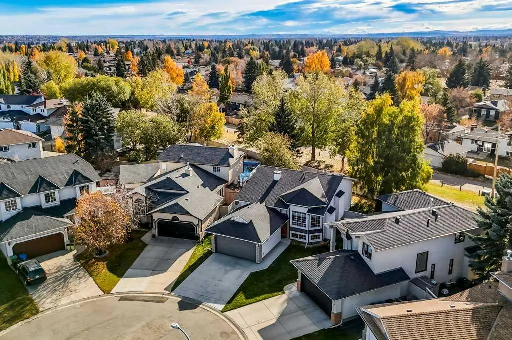222 Diamond Court SE