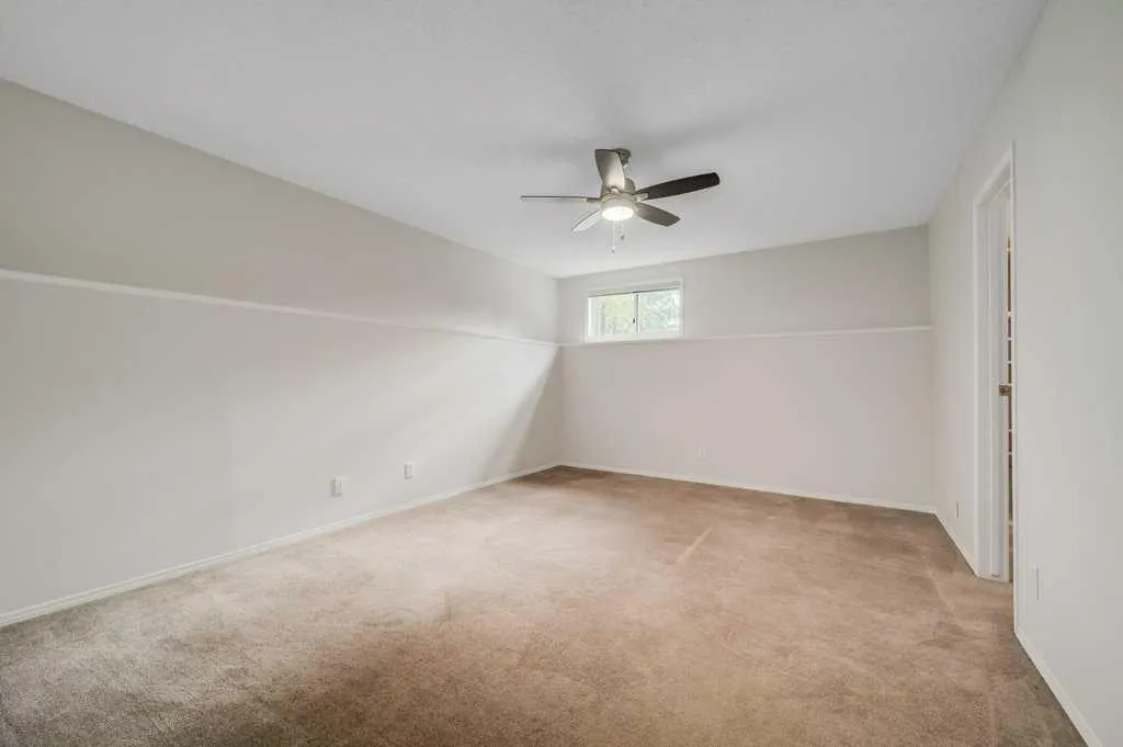 222 Diamond Court SE