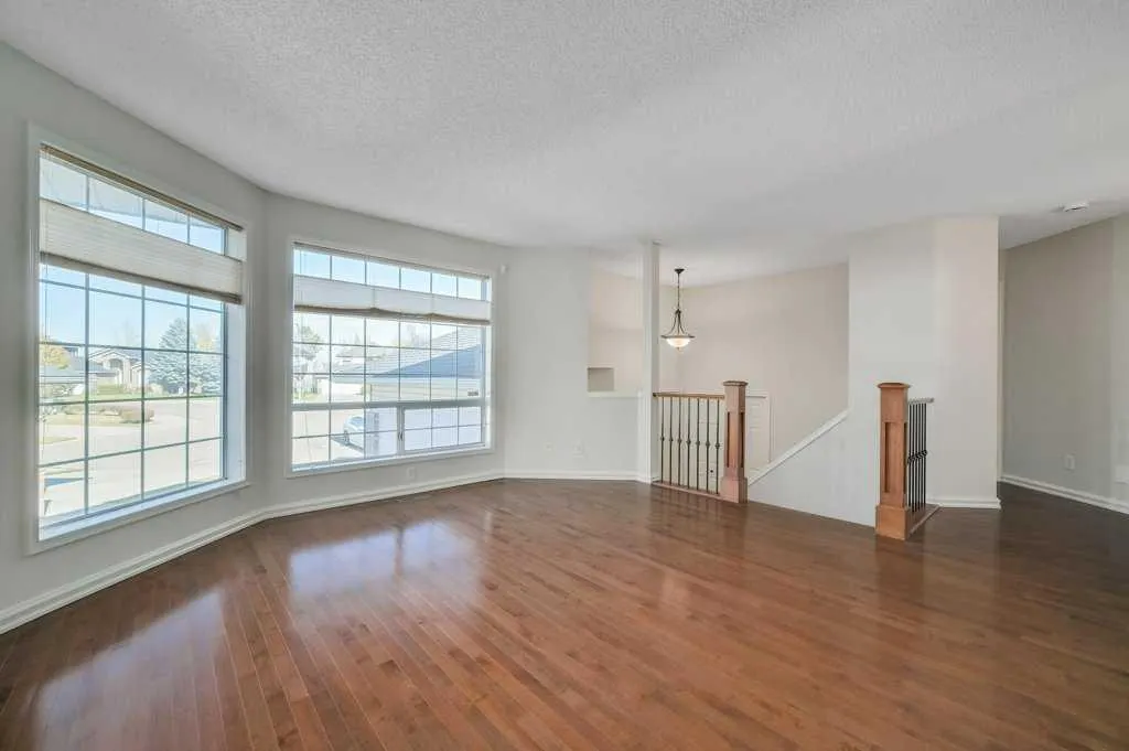 222 Diamond Court SE