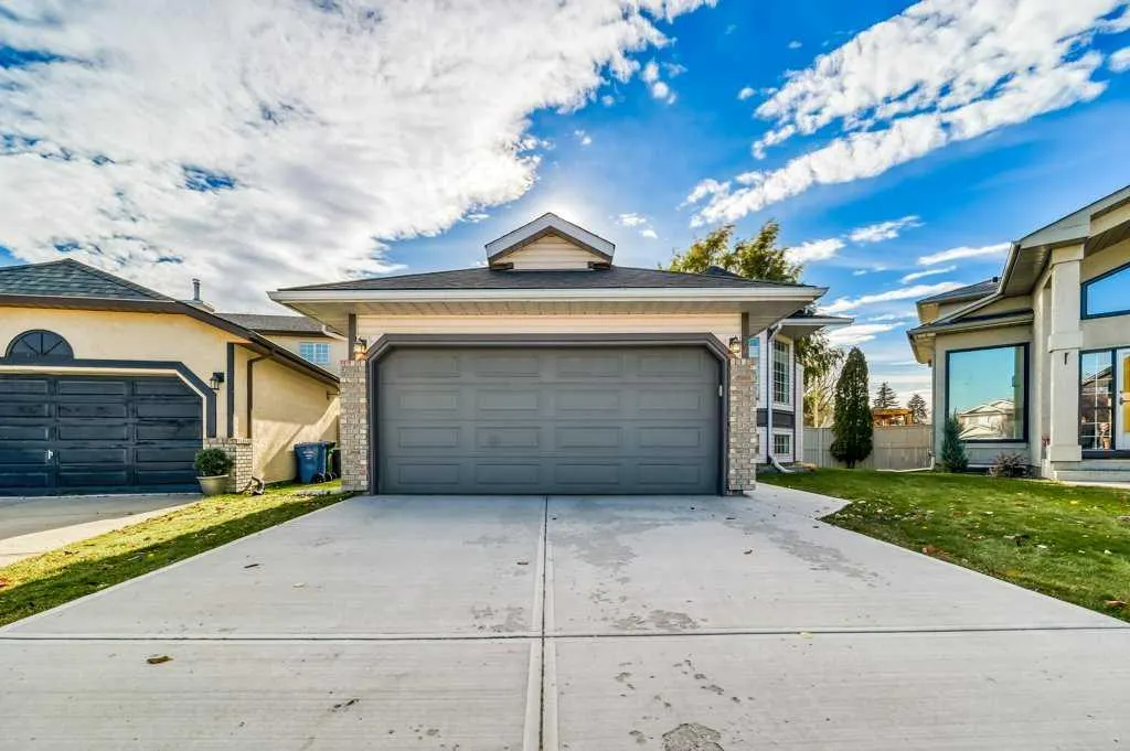 222 Diamond Court SE