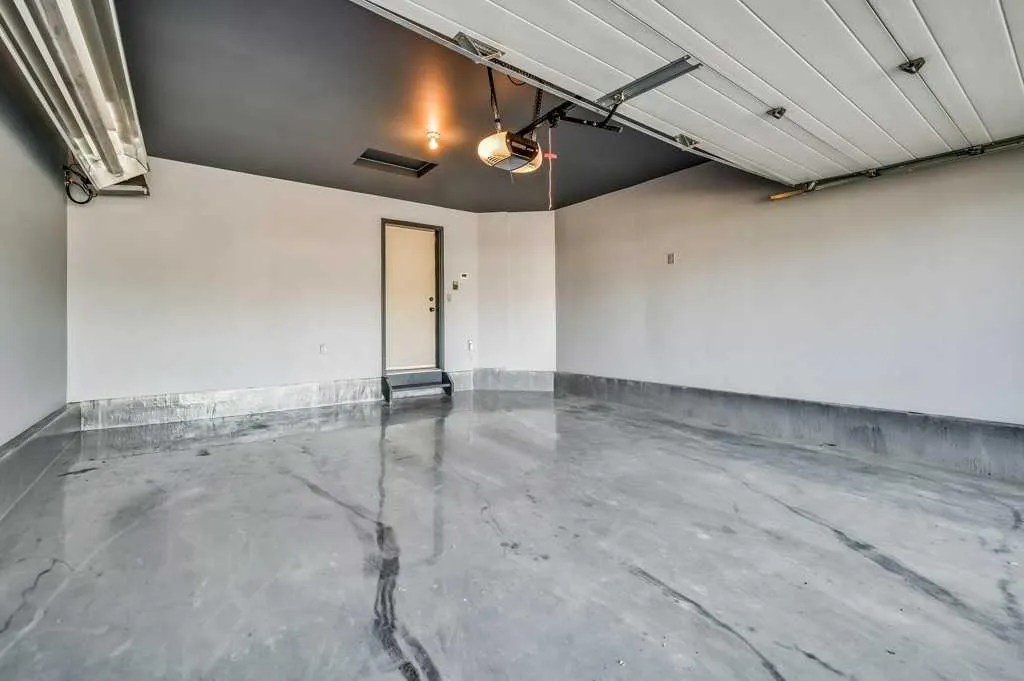 222 Diamond Court SE