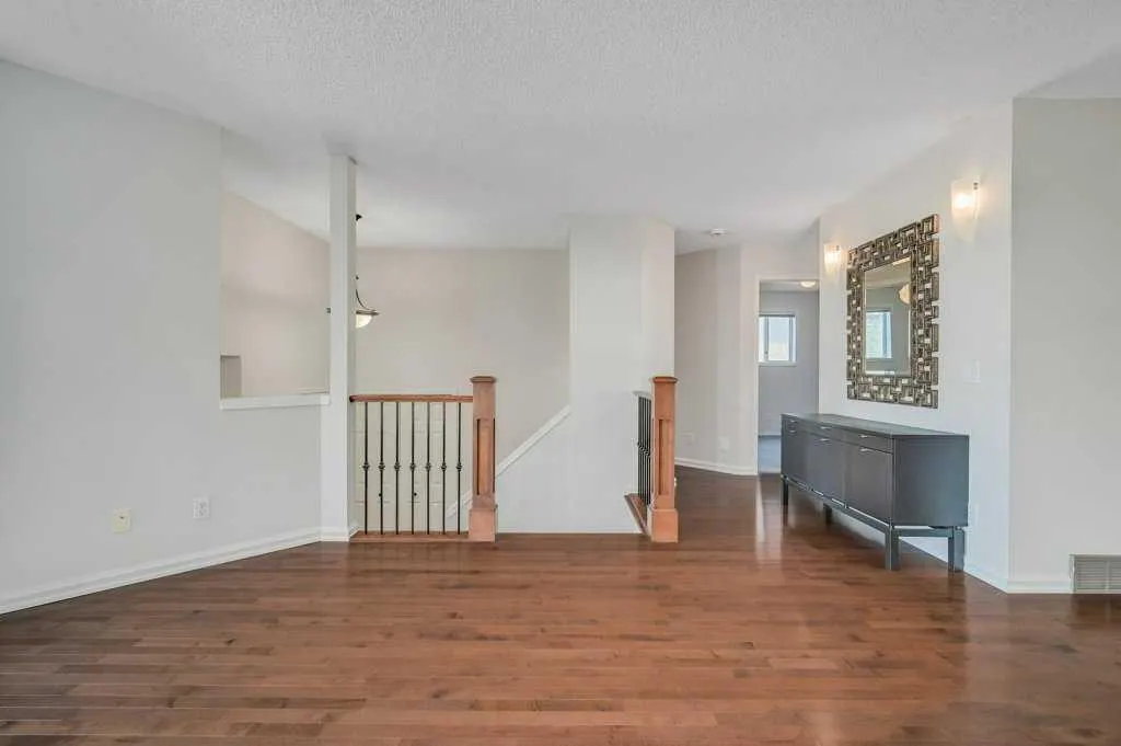 222 Diamond Court SE