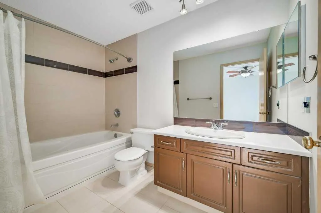 222 Diamond Court SE