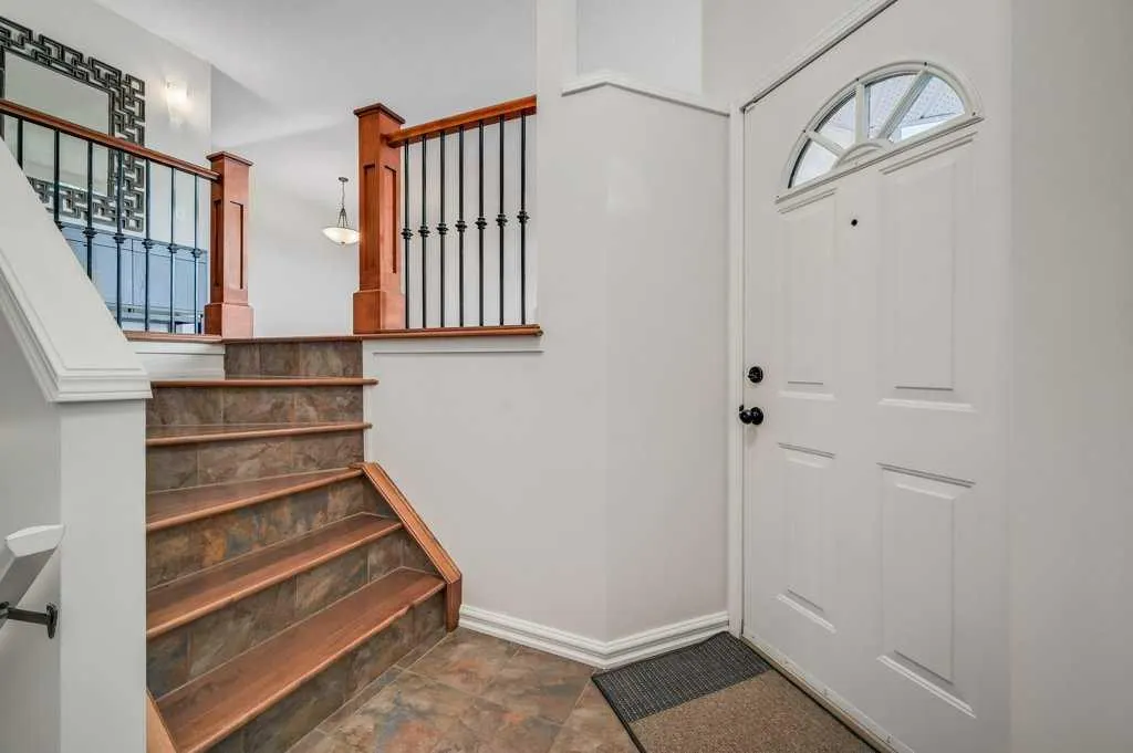 222 Diamond Court SE