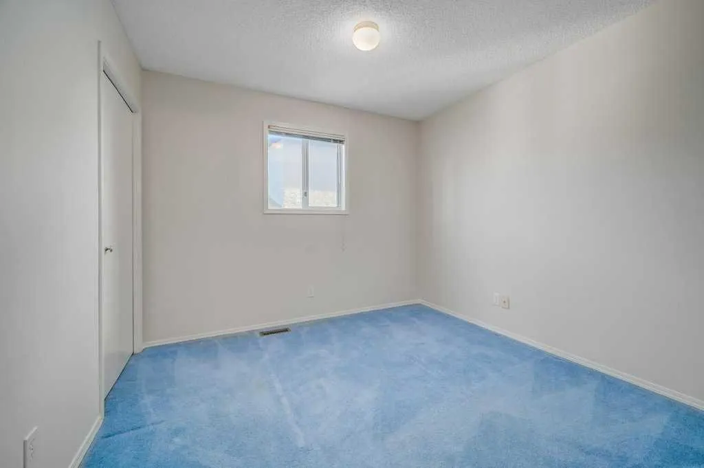 222 Diamond Court SE