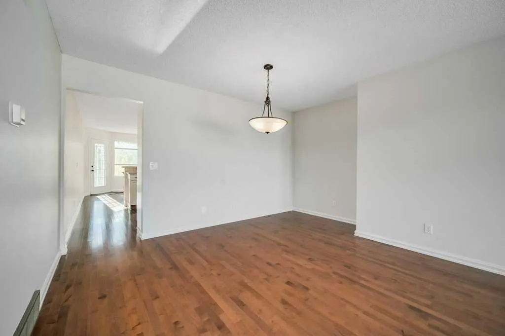 222 Diamond Court SE