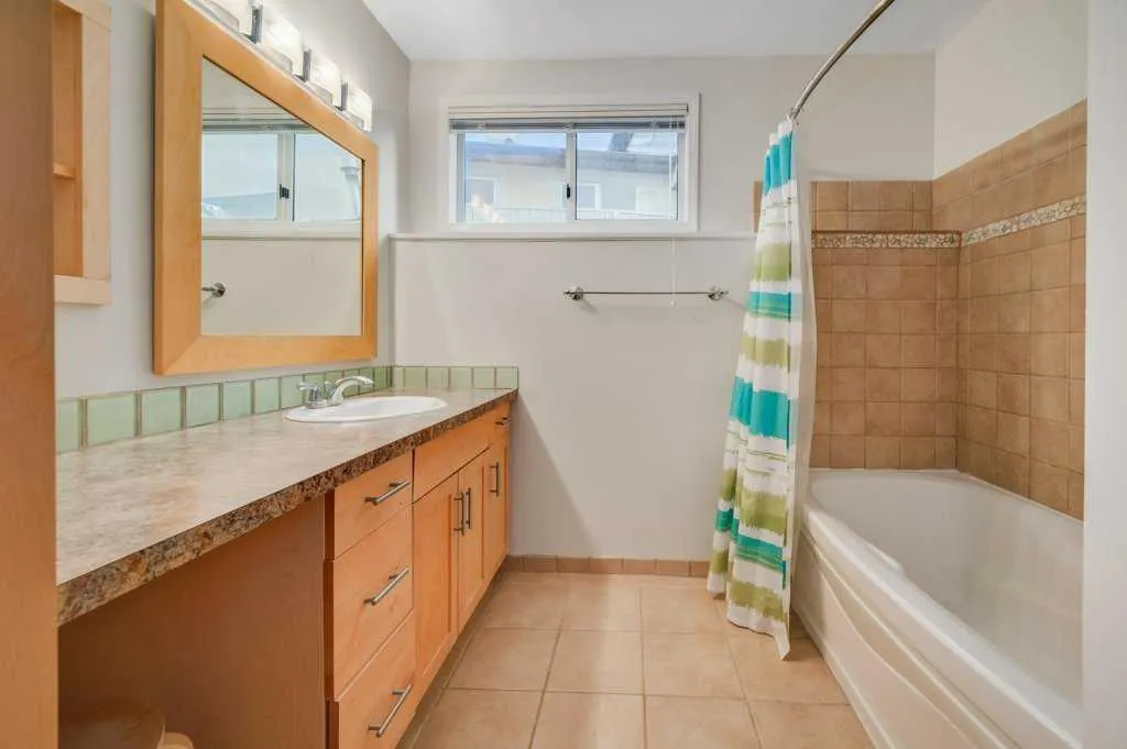 222 Diamond Court SE