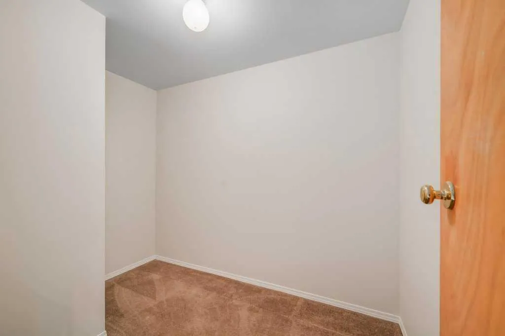 222 Diamond Court SE
