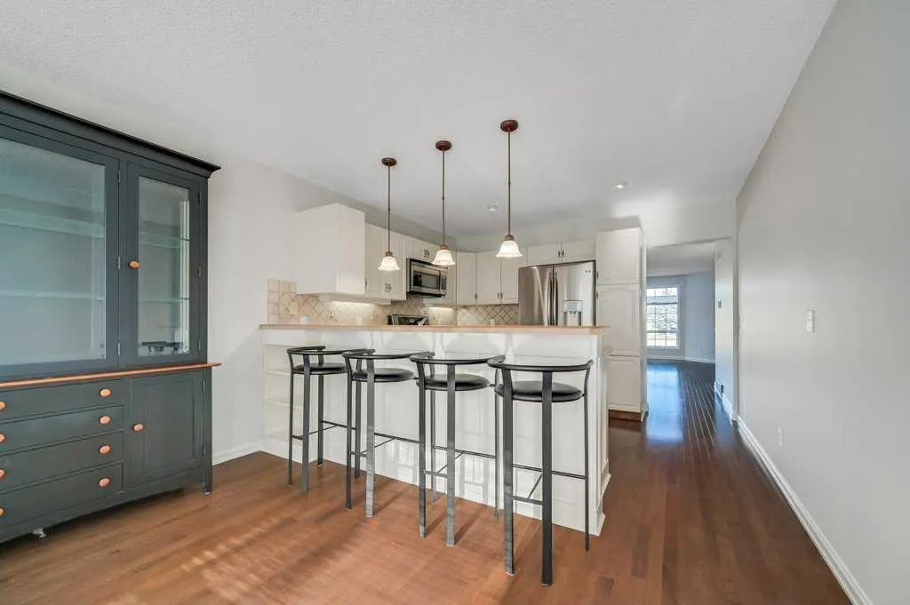 222 Diamond Court SE