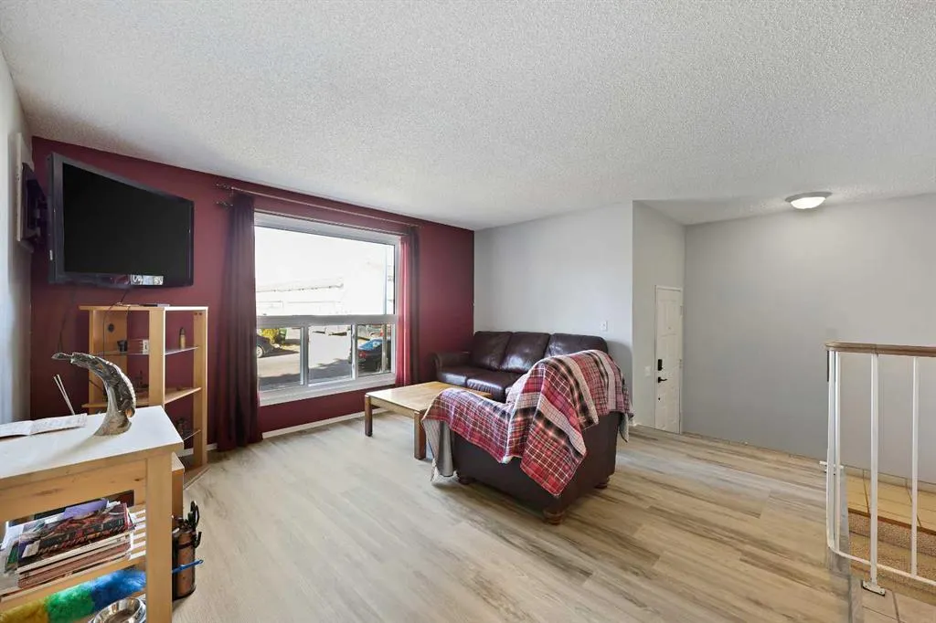 7 Falbury Crescent NE