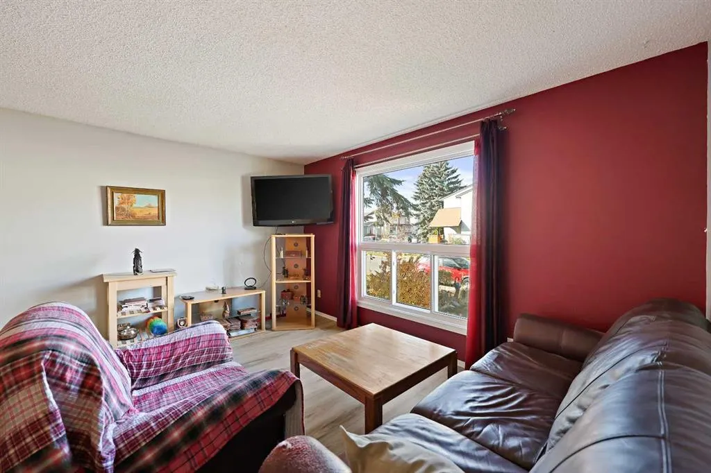 7 Falbury Crescent NE