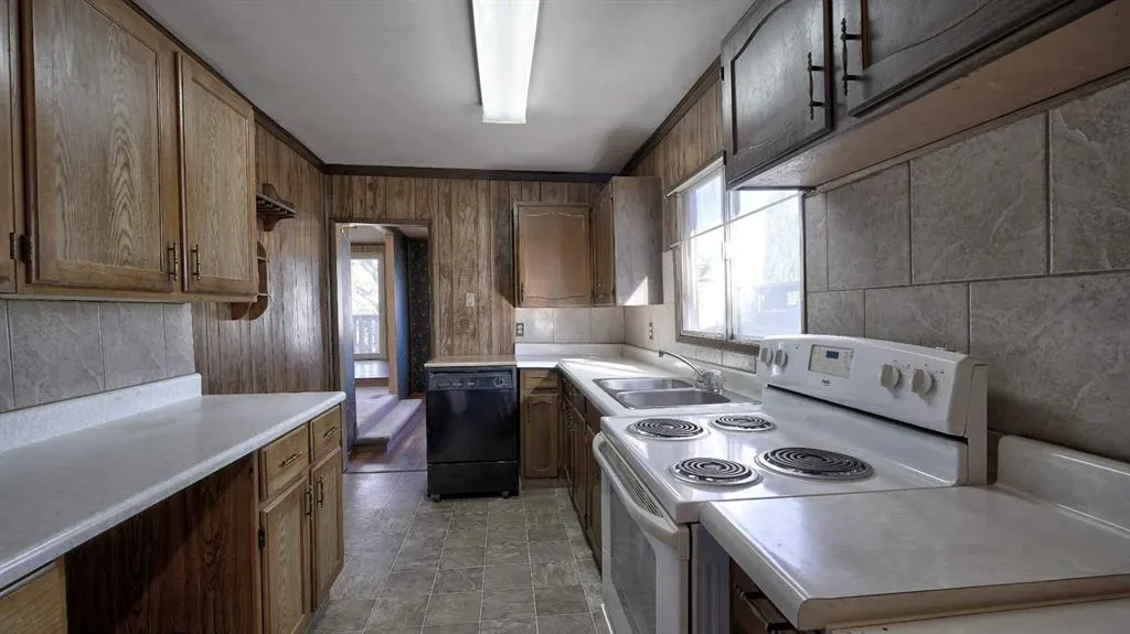 83 3223 Street NW, #90