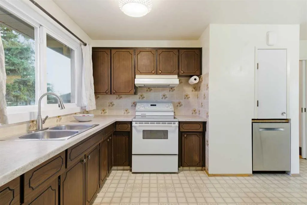 204 Martell Road NE