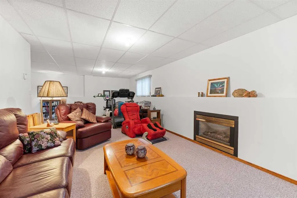 361 Sprague Way SE