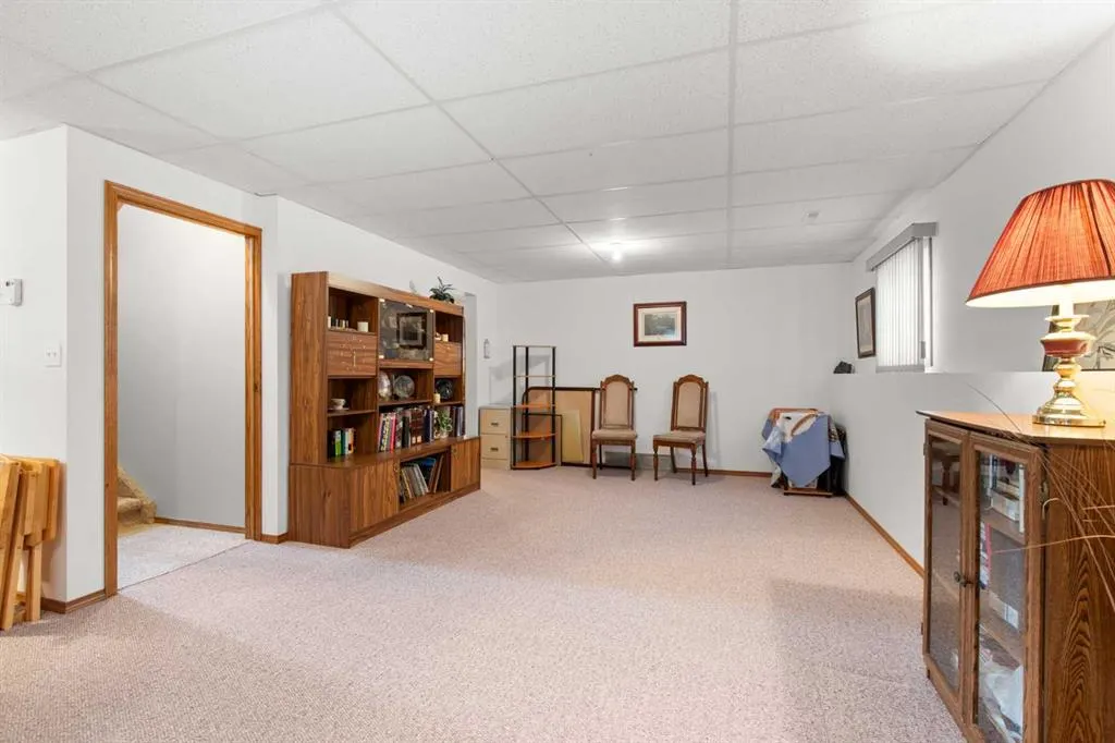 361 Sprague Way SE