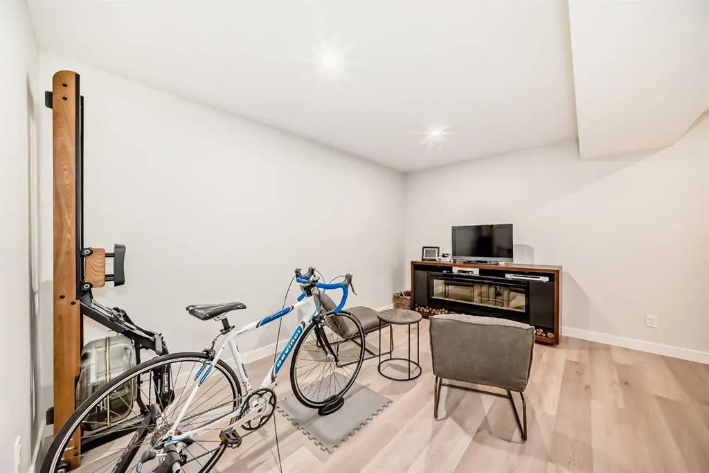 934 Cobblemore Common SW