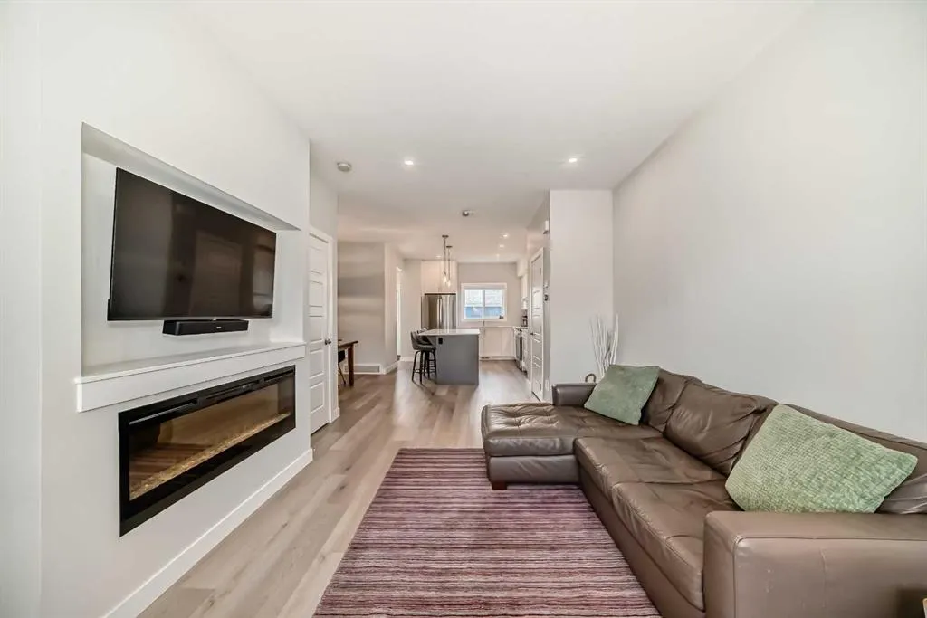 934 Cobblemore Common SW