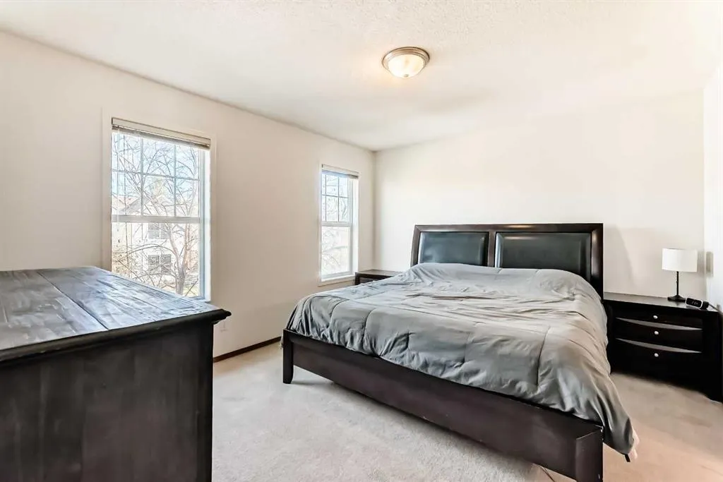 201 Cranberry Square SE