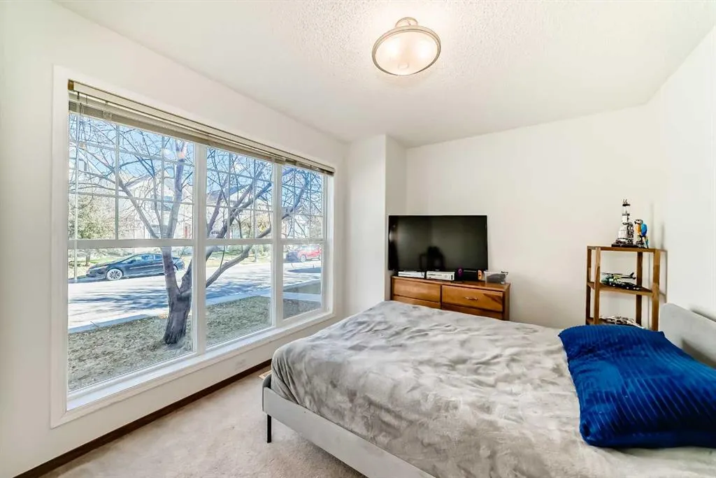 201 Cranberry Square SE