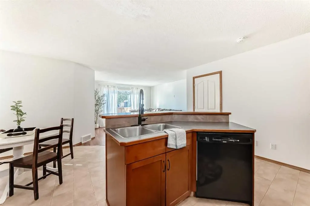 201 Cranberry Square SE