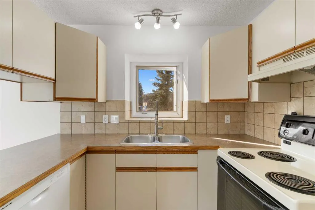 2 West Barrett Place