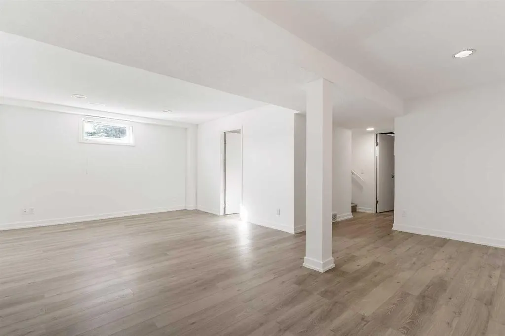 2 West Barrett Place