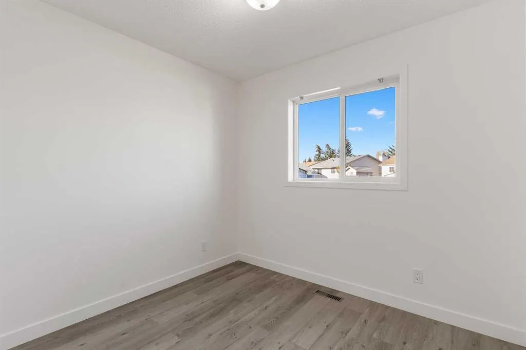 2 West Barrett Place