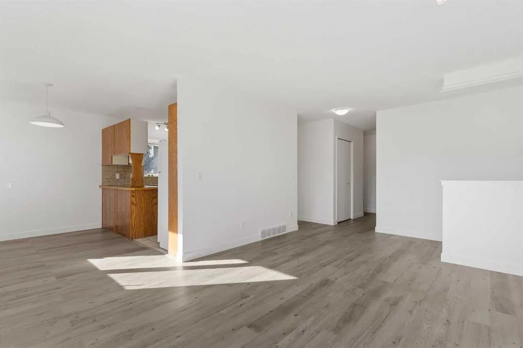 2 West Barrett Place