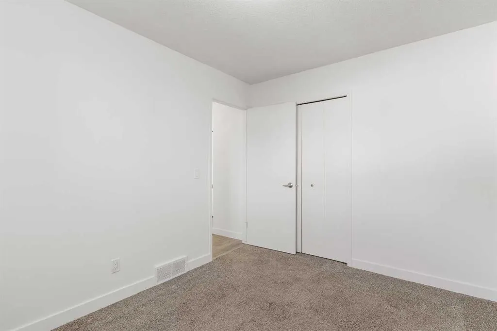 2 West Barrett Place
