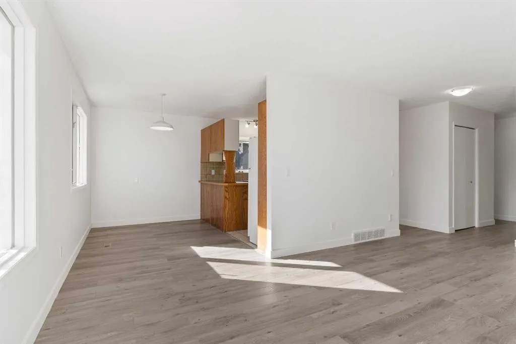 2 West Barrett Place