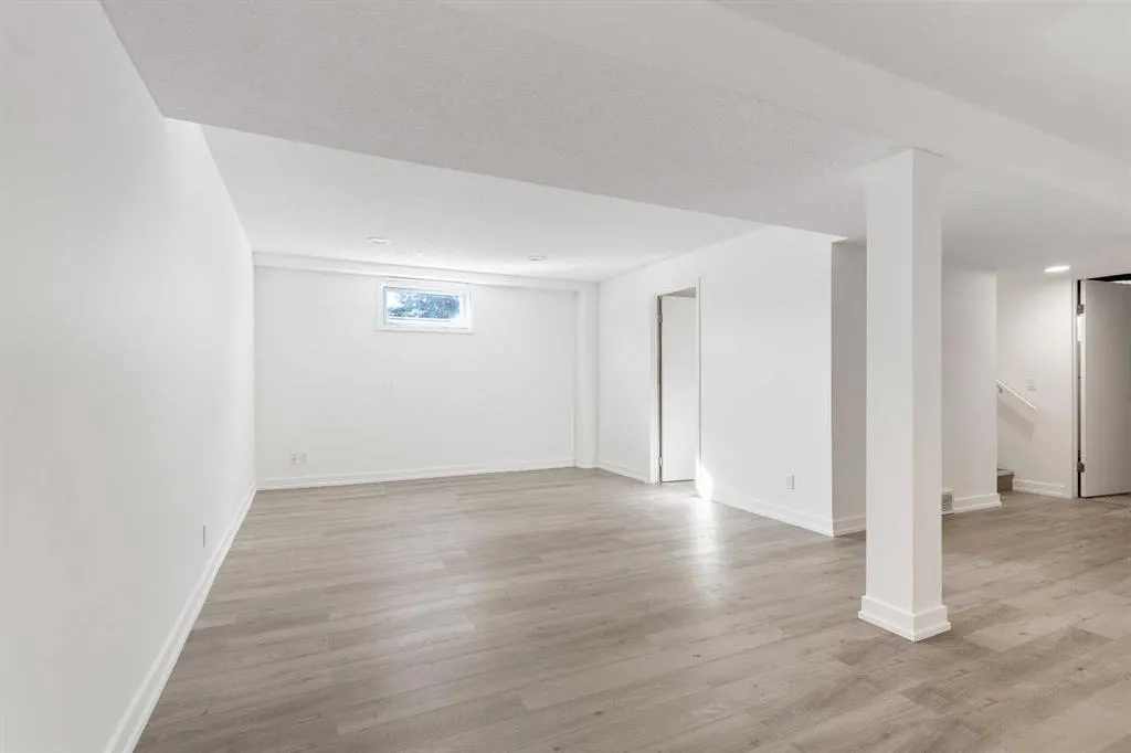 2 West Barrett Place